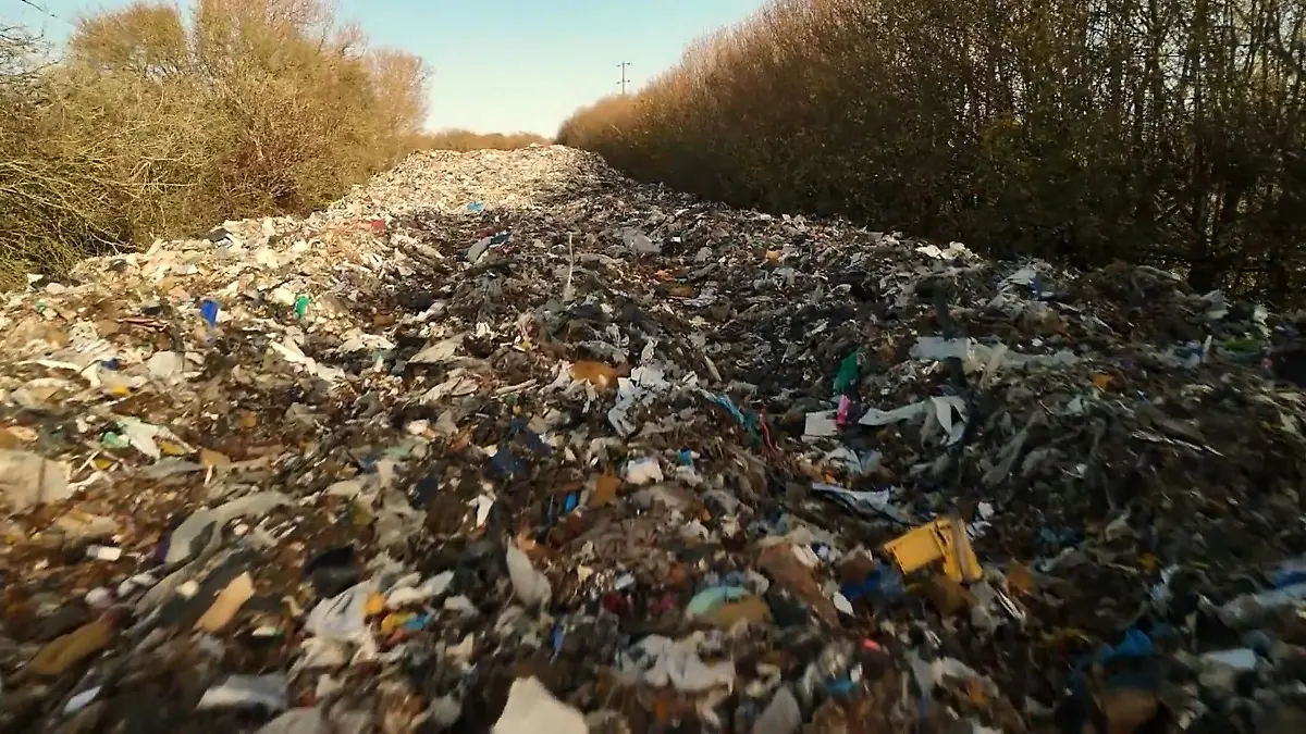Illegale Mülldeponie wird zur Umweltkatastrophe Skandal in Großbritannien