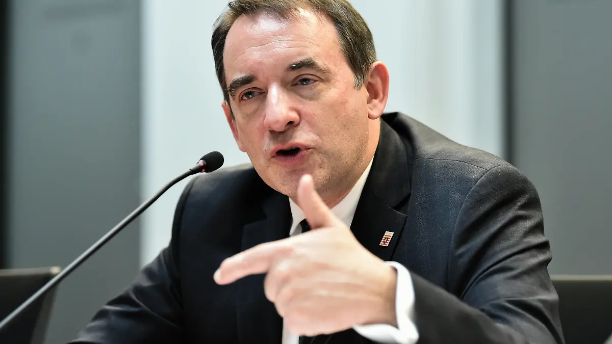 ARCHIV - 06.12.2019, Berlin: Alexander Lorz (CDU), Bildungsminister von Hessen, spricht während einer Pressekonferenz.   (zu dpa "Minister gibt Regierungserklärung zu Schulen und Corona-Folgen ab") Foto: Sven Braun/dpa +++ dpa-Bildfunk +++