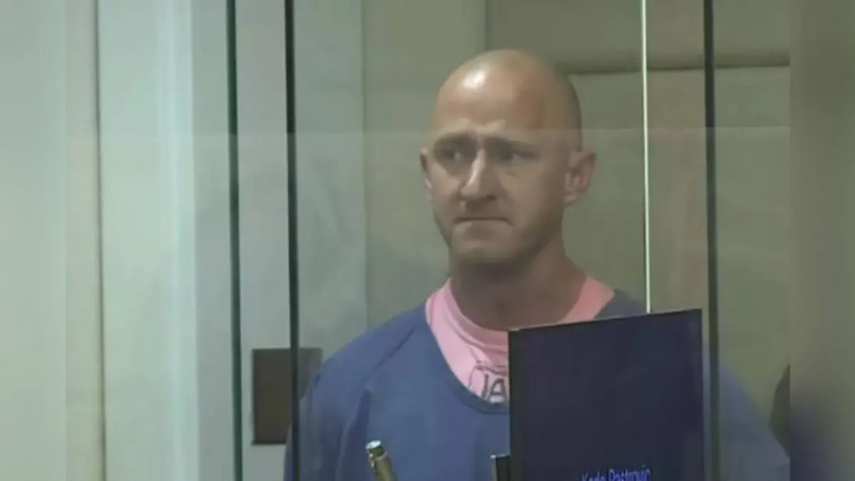 Emerson griff während des Fluges nach den Triebwerksnotabschaltern und brachte damit das Leben von 83 Menschen in Gefahr.