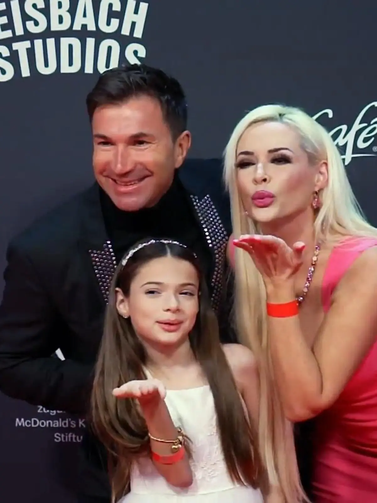 Bild zu: "Sophias Debüt auf dem roten Teppich"