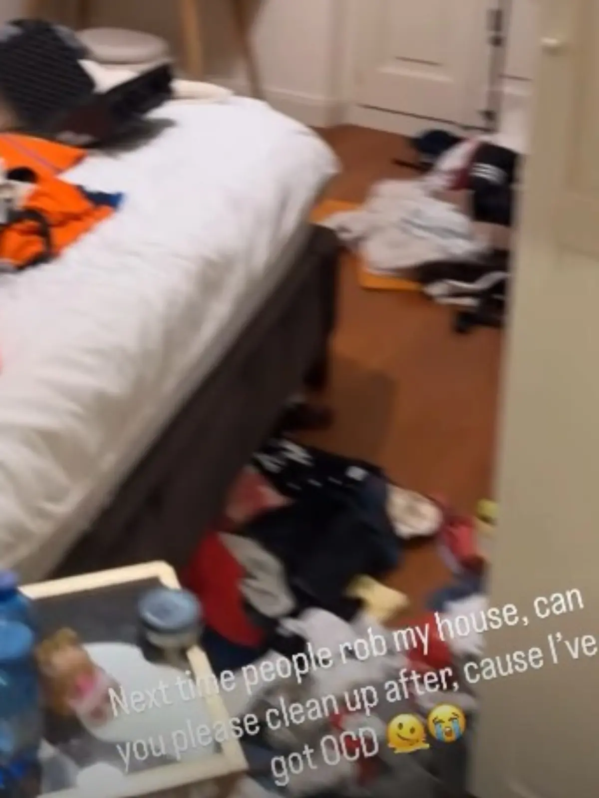 Bild zu: "Fußball-Star zeigt Bilder von mutmaßlichem Einbruch in ihr Haus"