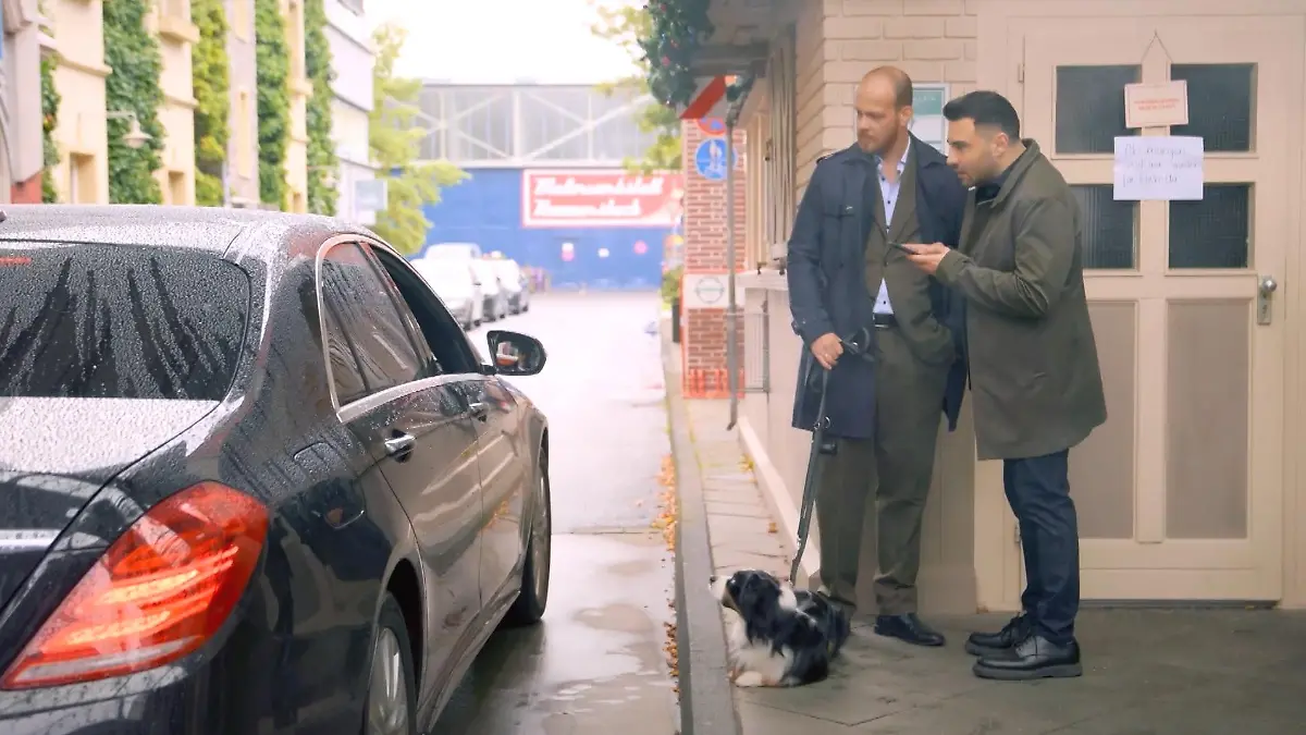 Eine mysteriöse Limousine fährt in der Schillerallee vor Die „Unter uns“-Wochenvorschau (Teil 1)