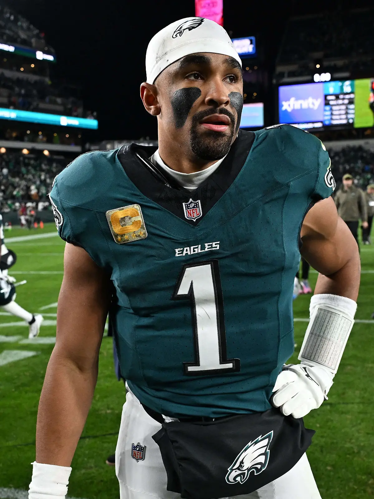 Führt Jalen Hurts seine Eagles zum nächsten Siegn? In Week 12 zeigen wir unter anderem den Kracher Eagles @ Cowboys  - Alle NFL-Spiele bei RTL in TV und Stream im Überblick