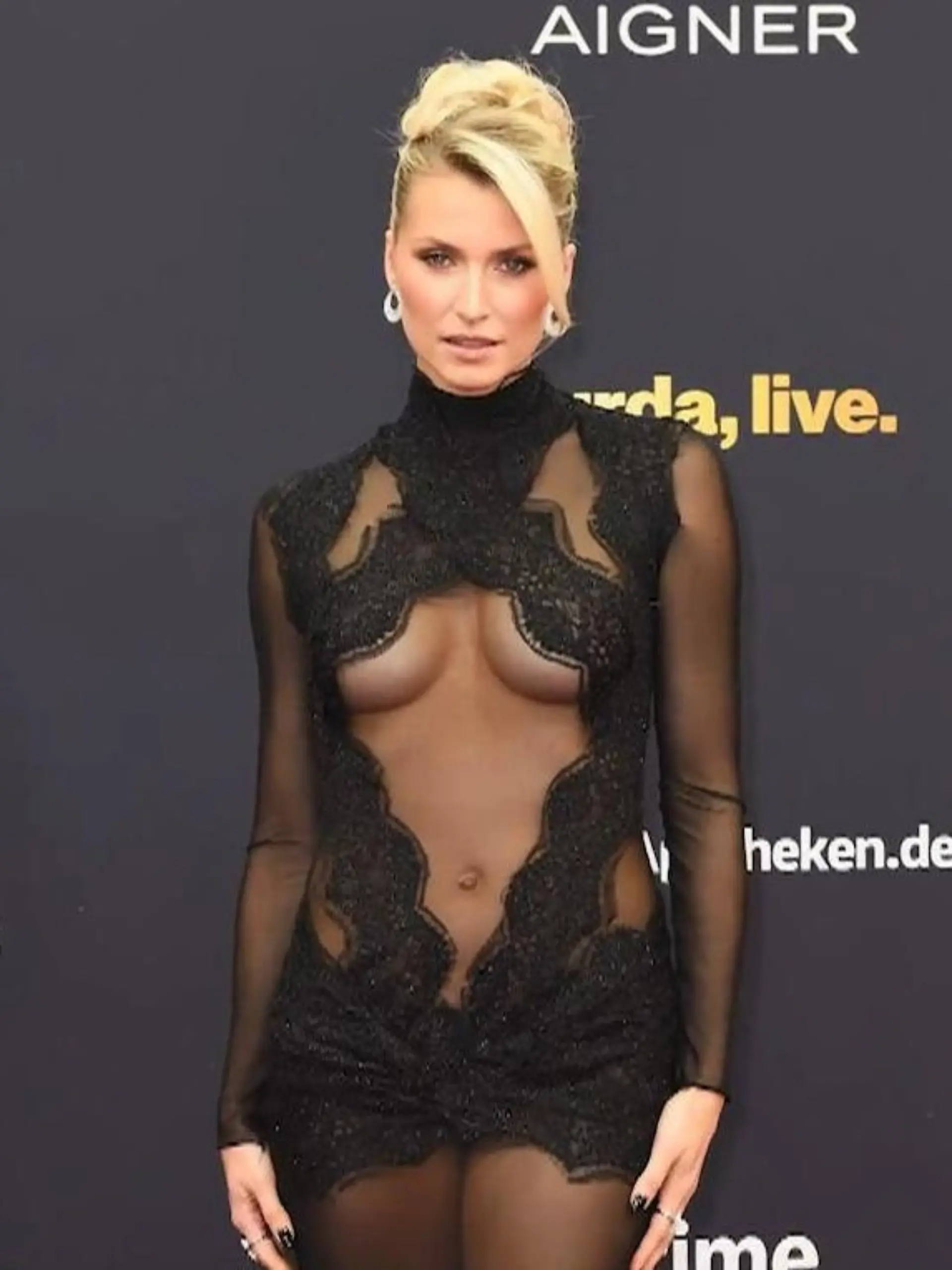 Bild zu: "POblem bei Lena Gercke! Supermodel reißt Kleid am Hintern – während Preisverleihung"