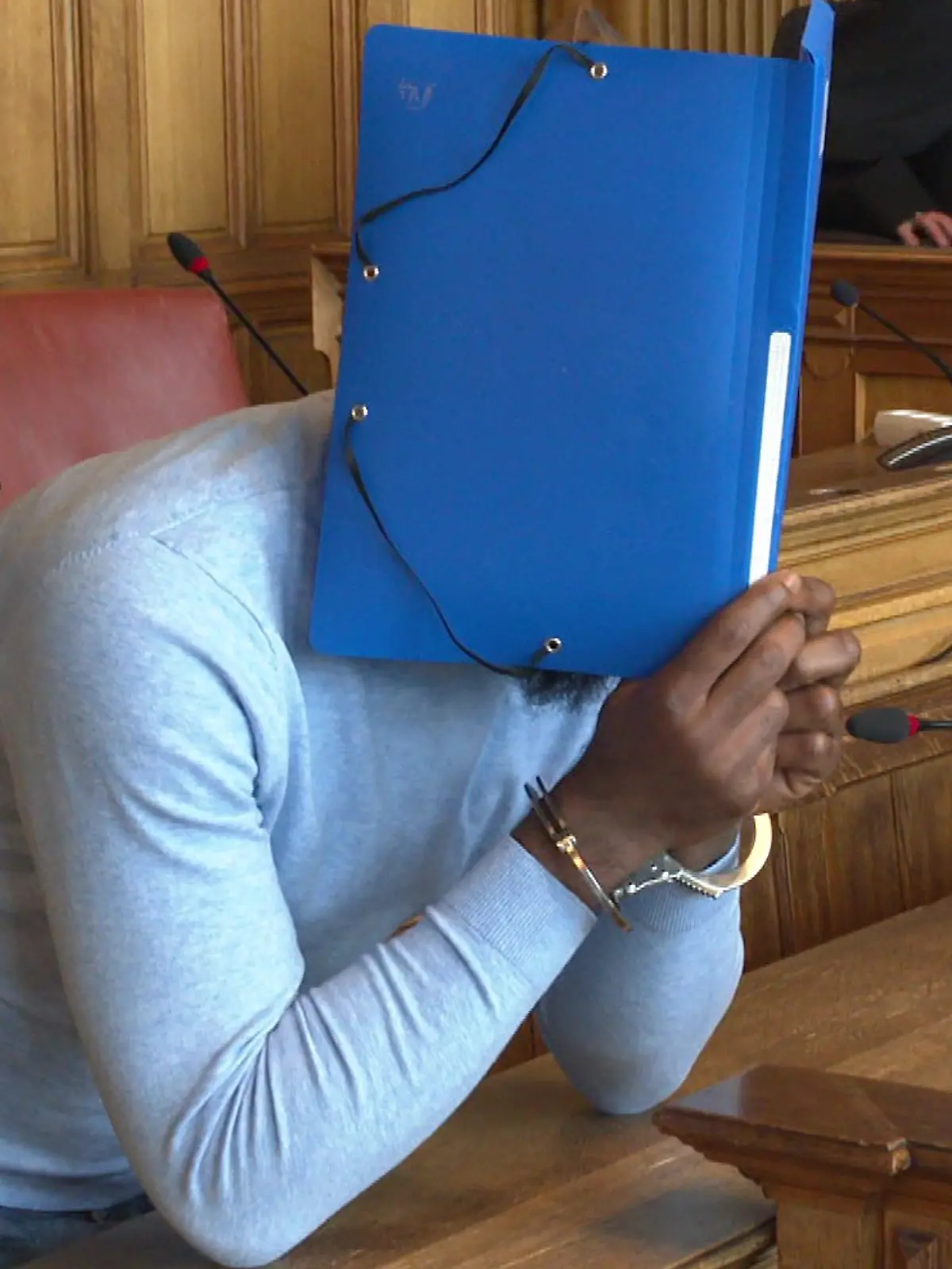 Bild zu: "Mutter stürzt aus Fenster – versuchte Kindsvater sie zu töten?"