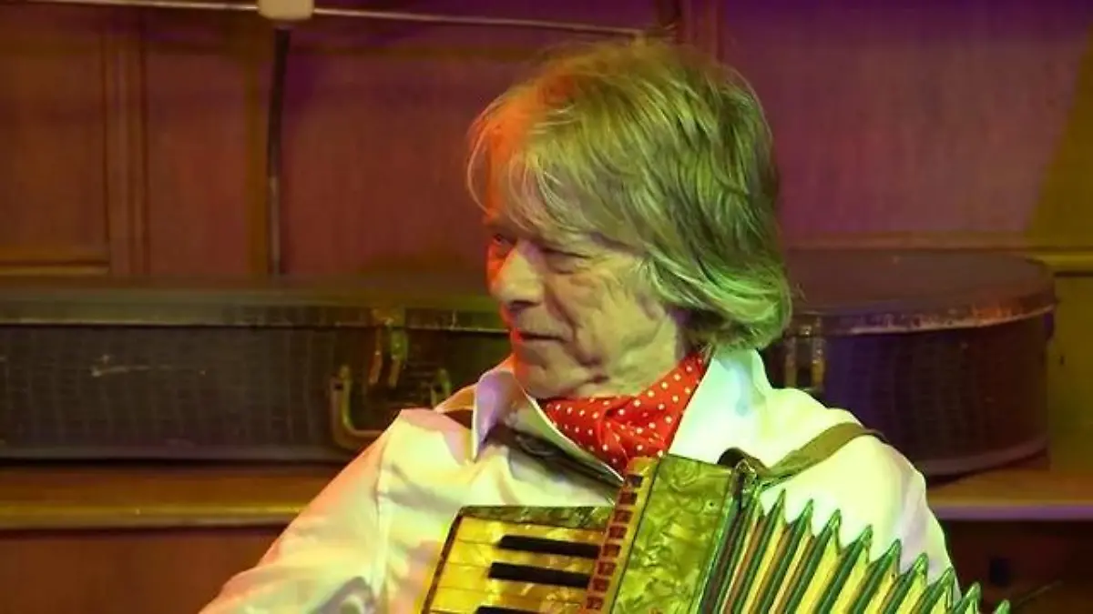 Helge Schneider auf Tour „Singende Herrentorte“