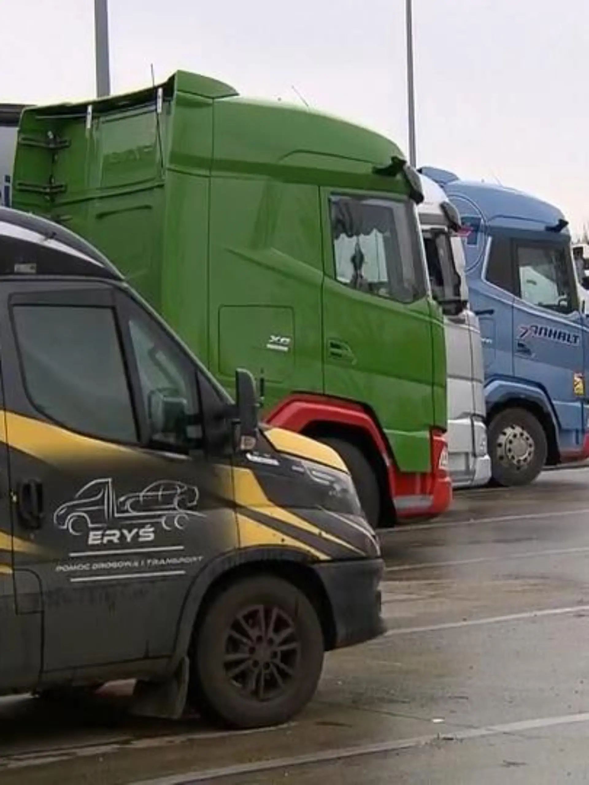 Bild zu: "Laster finden keine Parkplätze"