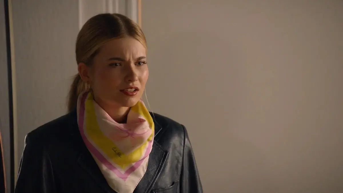 Johanna kann nicht fassen, was sie sich da anhören muss.