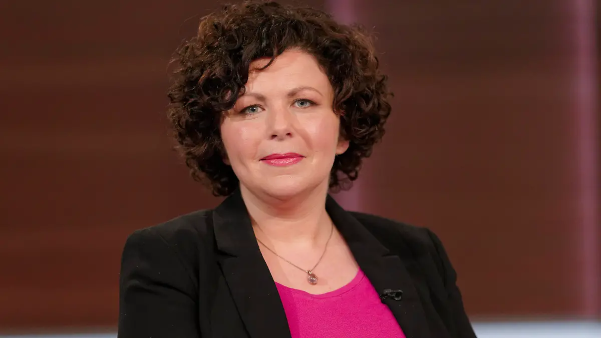 Amira Mohamed Ali bei Anne Will 2023-05-14 - Deutschland, Berlin - Amira Mohamed Ali Die Linke, Fraktionsvorsitzende im Deutschen Bundestag, zu Gast bei Anne Will im Ersten. Thema der ARD-Politiktalkrunde: Hoher Anspruch, harte Wirklichkeit - hat die Ampel Lösungen für die aktuellen Krisen *** Amira Mohamed Ali at Anne Will 2023 05 14 Germany, Berlin Amira Mohamed Ali Die Linke , parliamentary group leader in the German Bundestag, as a guest at Anne Will in the First Topic of the ARD Politiktalkrunde High aspiration, harsh reality has the traffic light solutions for the current crises
