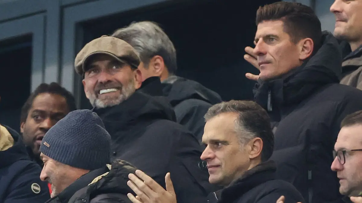 Als Experte auch bei DFB und DFL gefragt: Jürgen Klopp (2.v.l.)