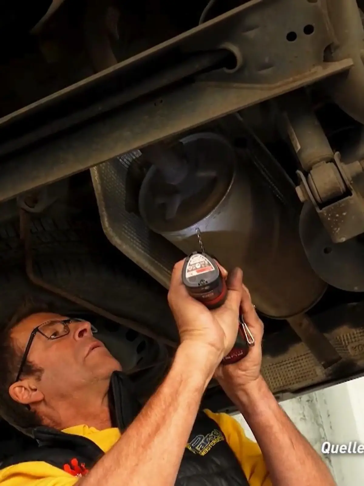 Bild zu: "Die Autodoktoren widmen sich erneut einem Bully-Auspuff"