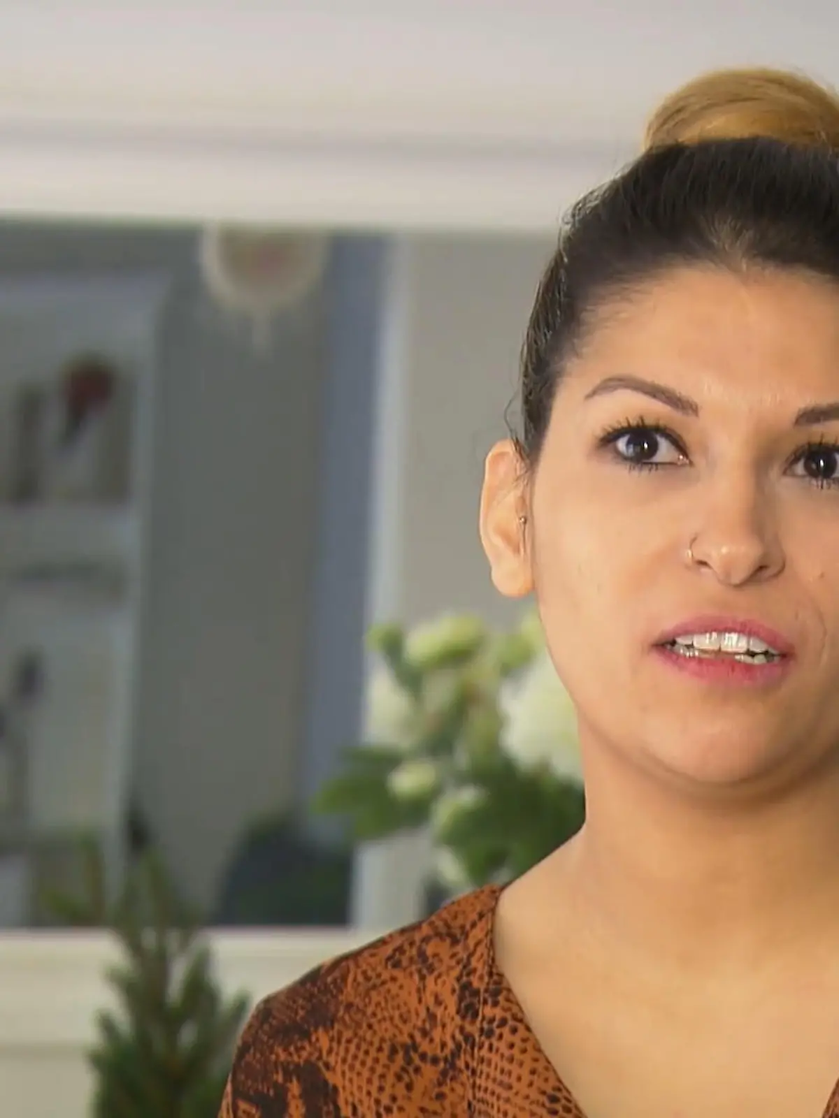 Bild zu: "Derya fährt gerne mal die Krallen aus"