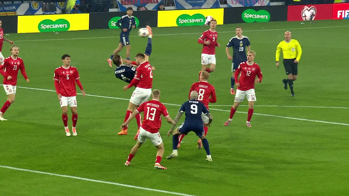 Schottland ballert sich sehenswert zur WM – mit absoluten Traumtoren! Fallrückzieher und Distanz-Hammer