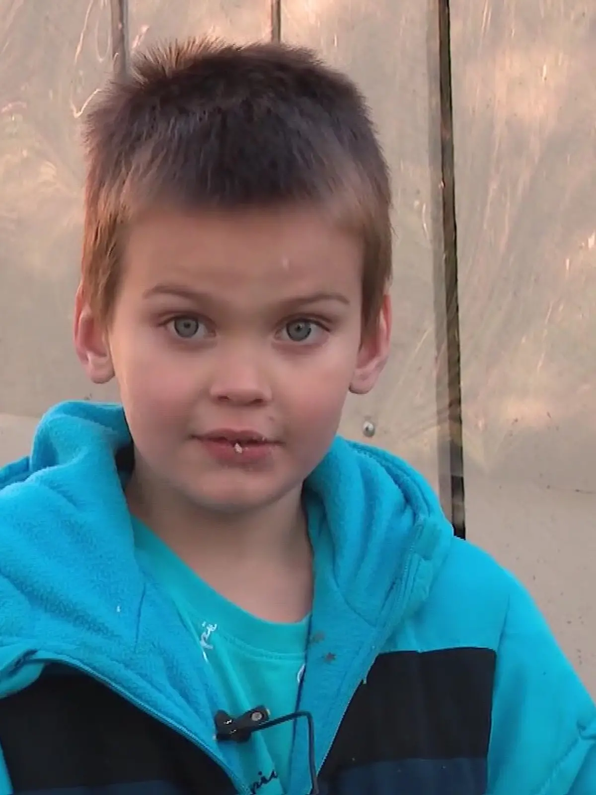 Adrian hat den Polizisten geholfen den Autodieb zu stoppen