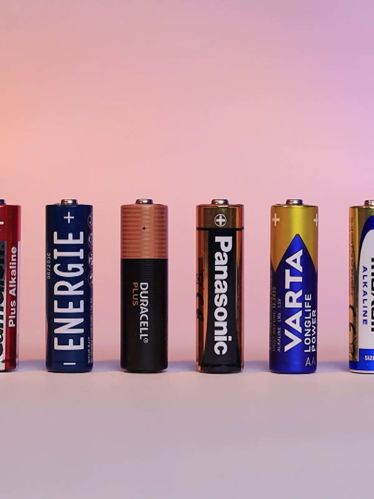 Bild zu: "Zehn Batterien im Test - welcher geht zuerst der Saft aus?"