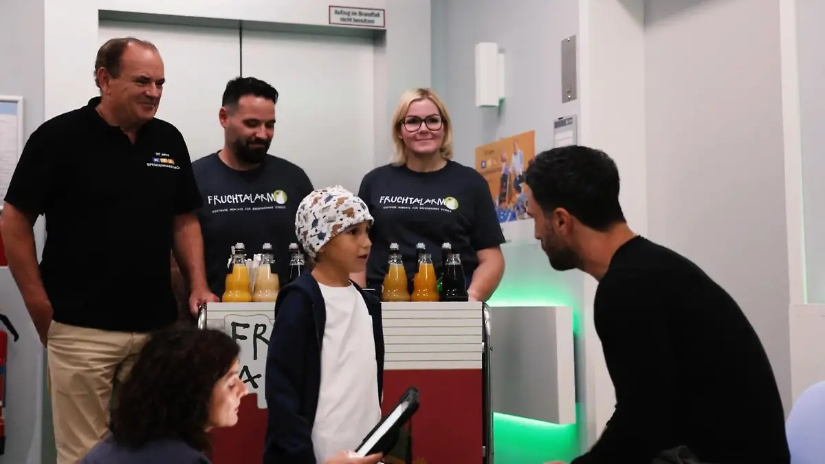 Wolfram Kons schaut im GZSZ-Krankenhaus vorbei. 