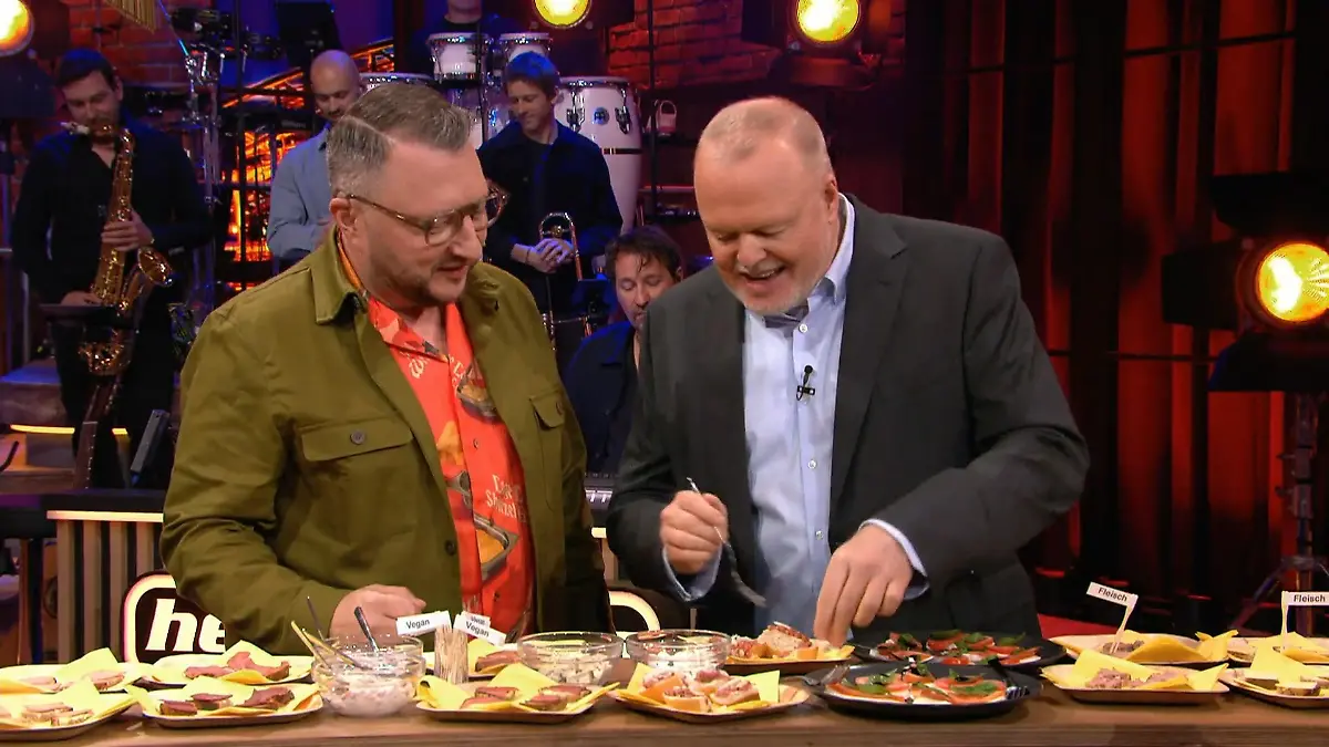 Lege macht mit Mett-Sommelier Raab den ultimativen Geschmackstest Fleisch oder vegan – das ist hier die Frage!