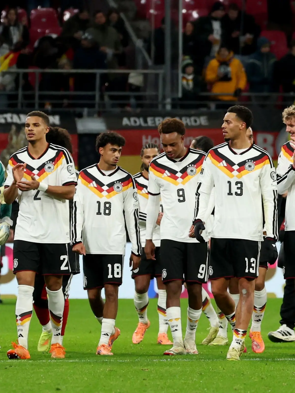 Bild zu: "Vor WM-Auslosung: DFB-Team in Weltrangliste verbessert"