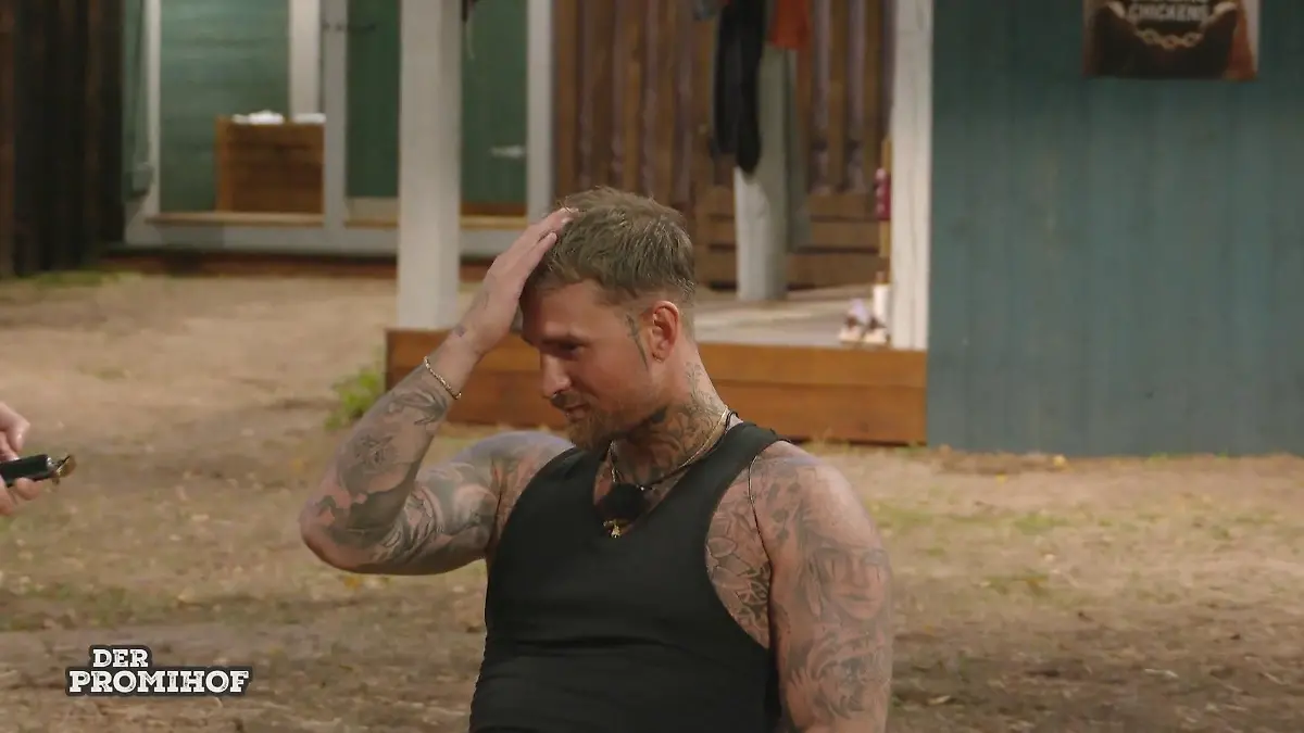 Hier geht's Gigi Birofios Haaren an den Kragen! Plötzlich hat er eine Glatze