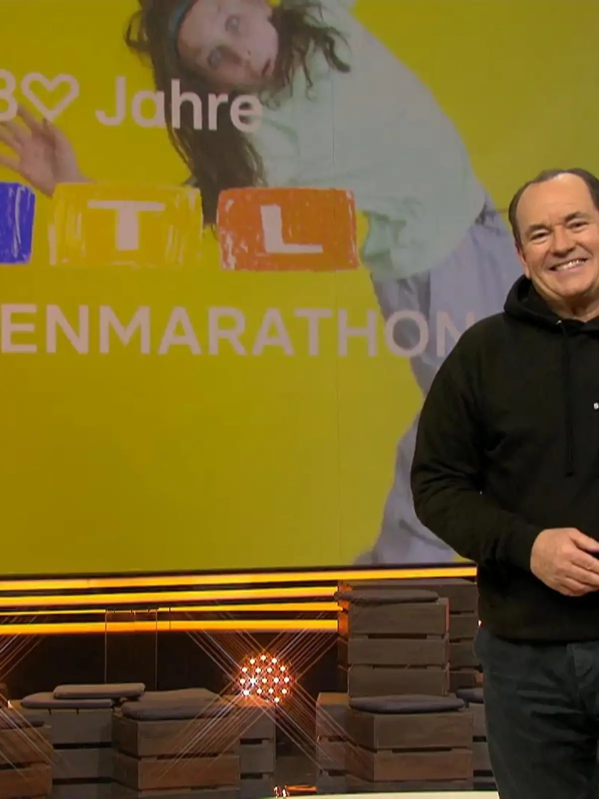 Bild zu: "Botschaft von Wolfram Kons"