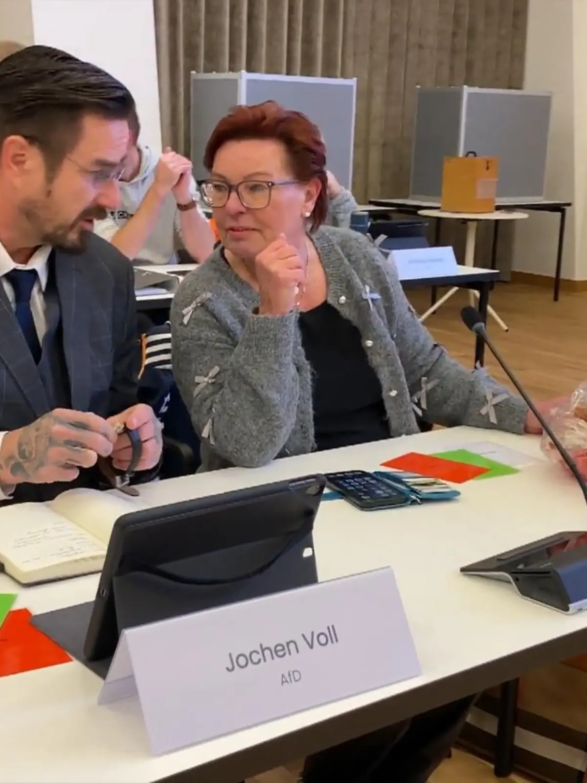 Bild zu: "AfD-Vize-Bürgermeisterin in Bad Salzuflen nach zwei Wochen abgewählt"