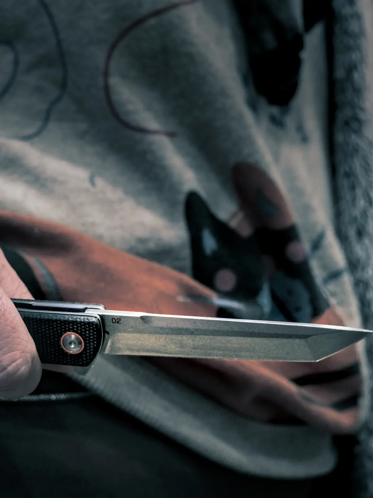 Mann mit Messer (Symbolfoto)