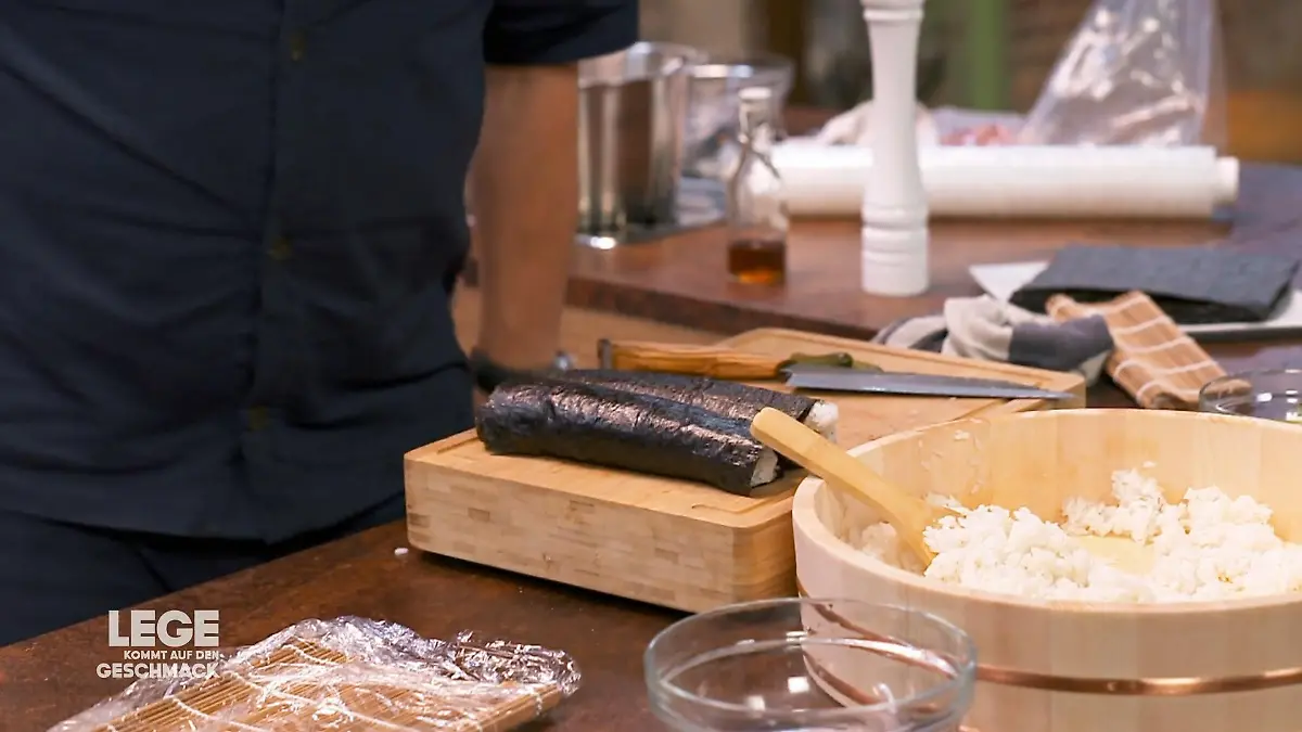 Lege verwandelt Klassiker in kreative Kimbab-Rollen Fusion in der Versuchsküche