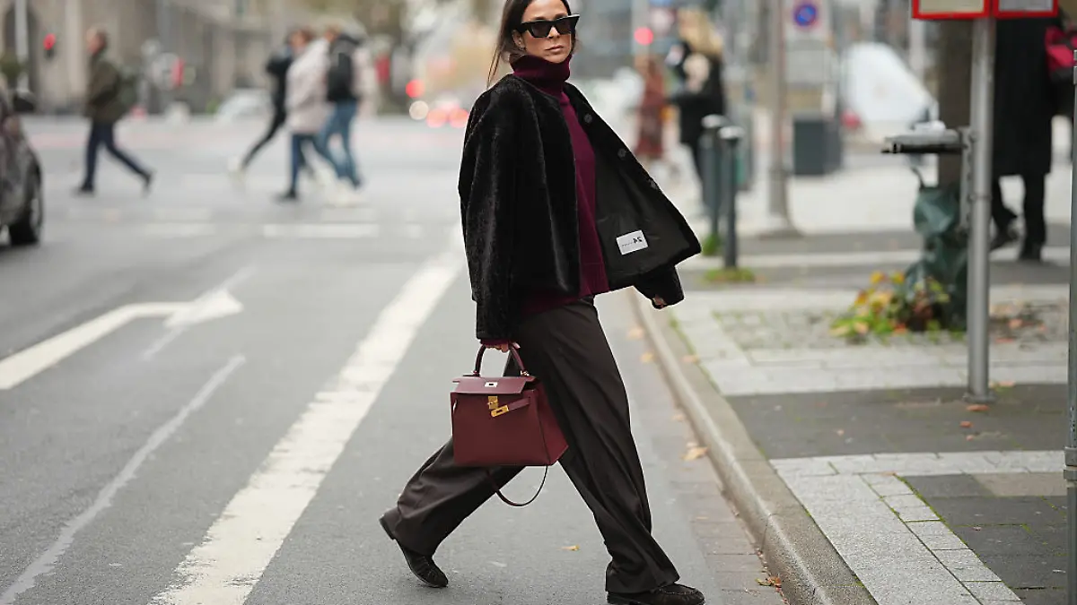 Frau mit braunen Boots