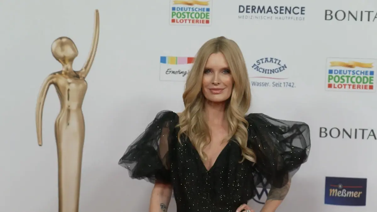 Mirja Du Monts RTL-Liebe geht unter die Haut Wette verloren, neues Tatto!