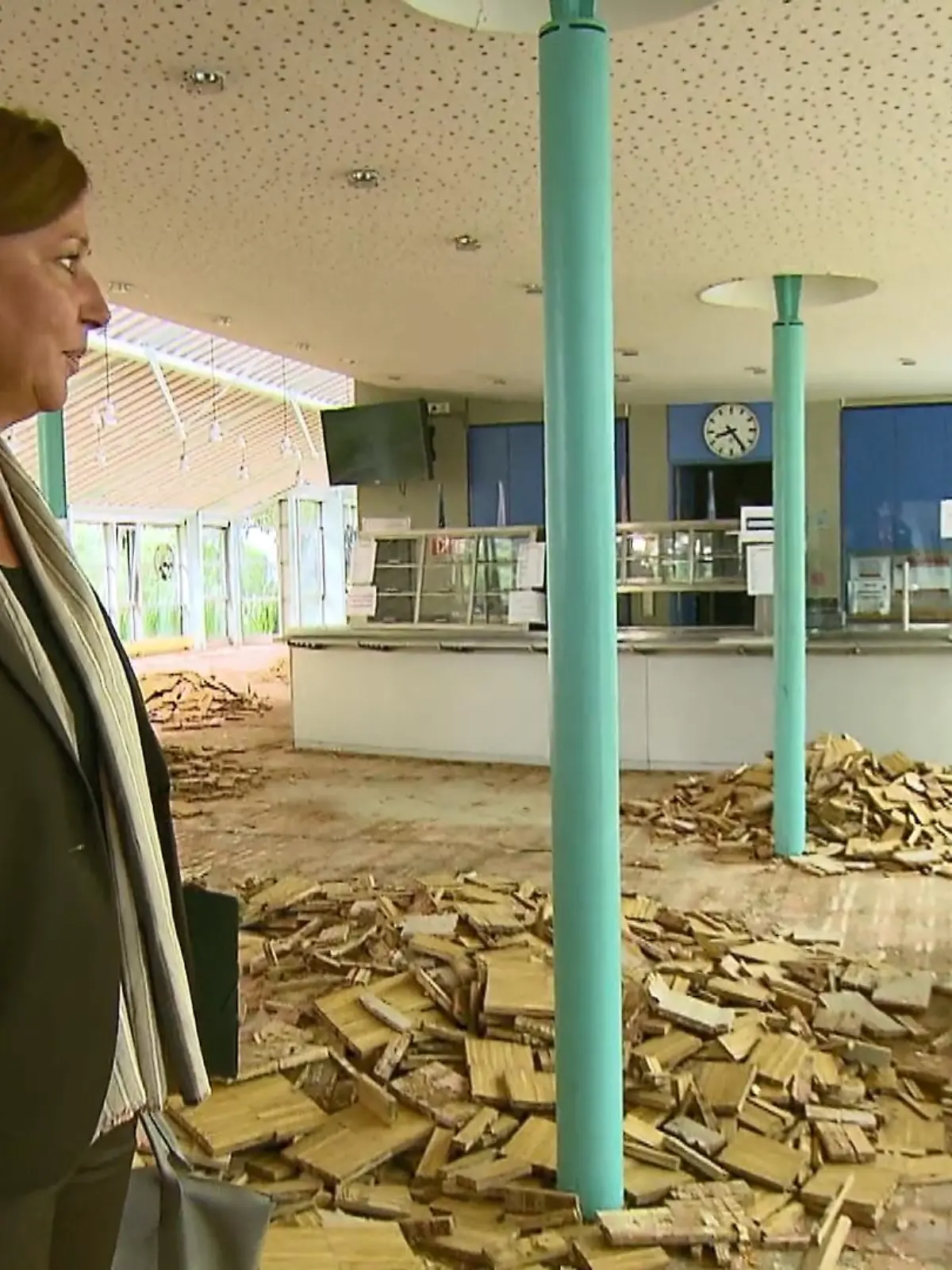 Bild zu: "Yvonne Gebauer besucht Flutgebiete"