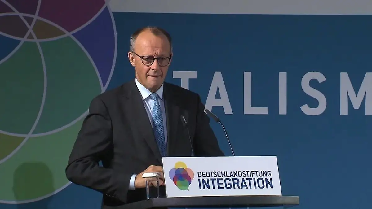 Kein Bock auf Kanzler! Als Merz' Rede beginnt, verlassen SIE den Raum Klatsche für CDU-Chef