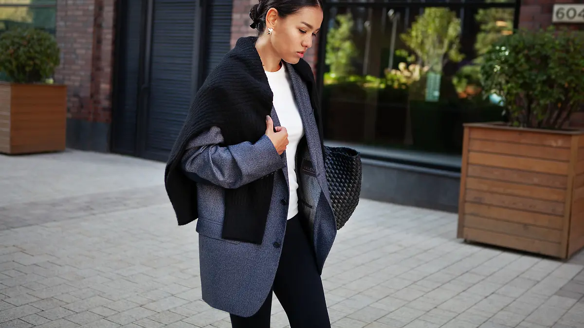 Modische Frau trägt Leggings