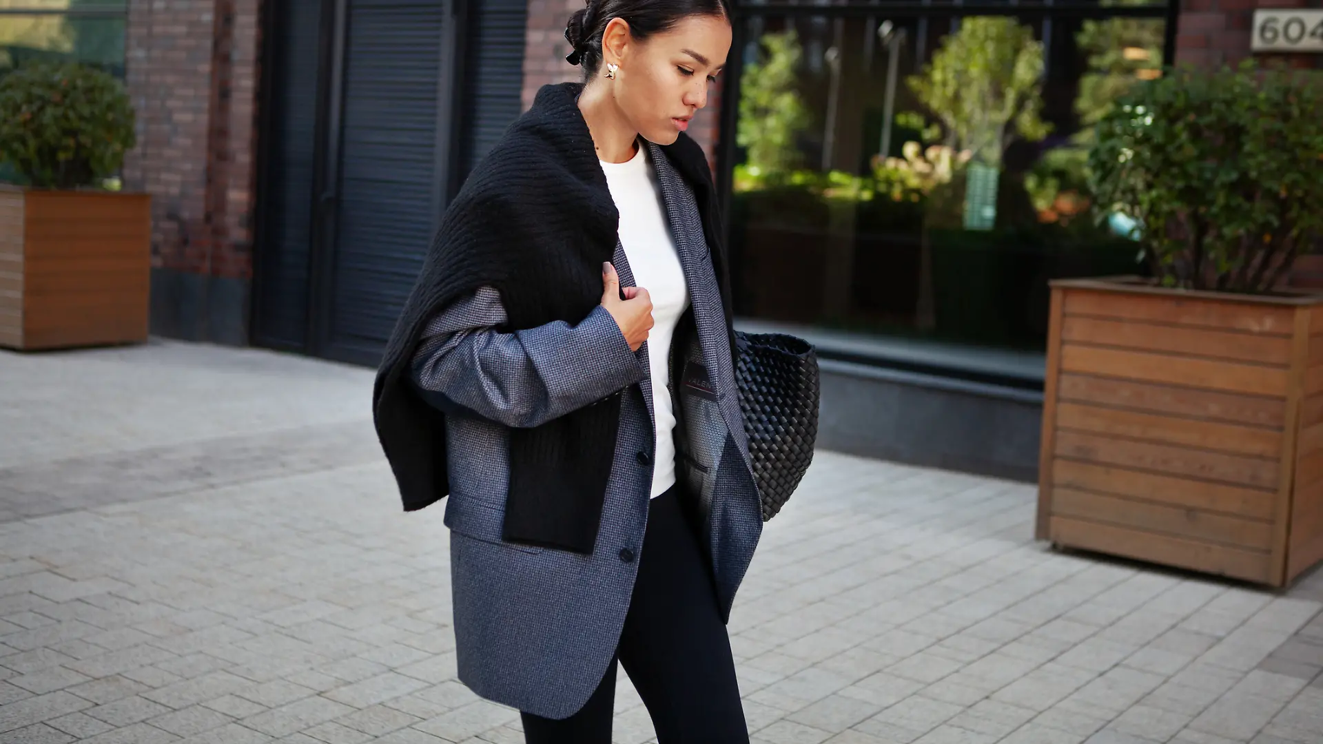 Modische Frau trägt Leggings