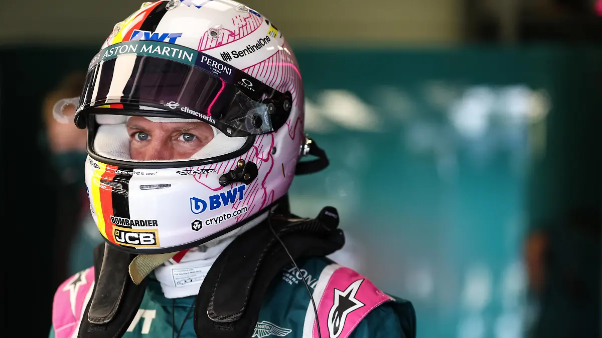 Formula 1 2021: British GP SILVERSTONE CIRCUIT, UNITED KINGDOM - JULY 16: Sebastian Vettel, Aston Martin during the British GP at Silverstone Circuit on Friday July 16, 2021 in Northamptonshire, United Kingdom. Kingdom. PUBLICATIONxINxGERxSUIxAUTxHUNxONLY GP2110_011A1966