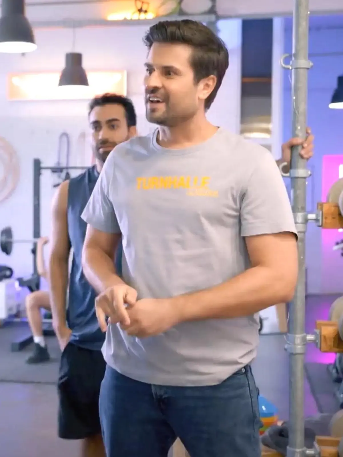 Unter uns: Begegnet Paco hier der „Richtigen”?