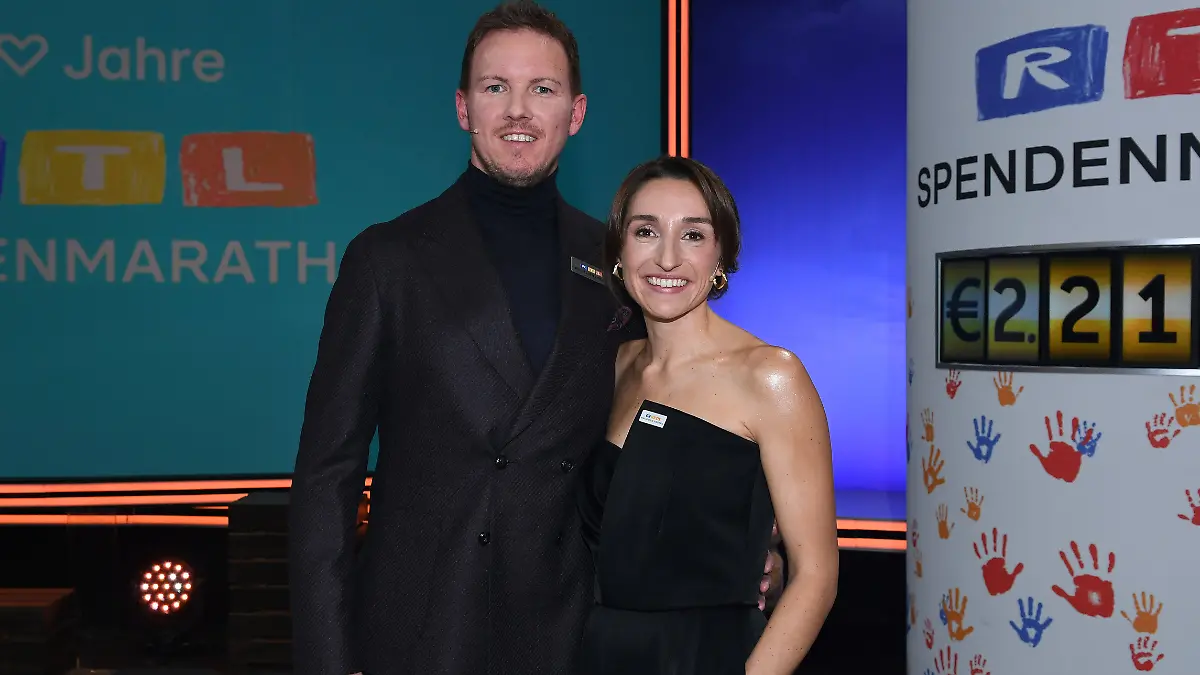 Schick! Bundestrainer Julian Nagelsmann und Lena Wurzenberger beim 30. RTL-Spendenmarathon 2025.