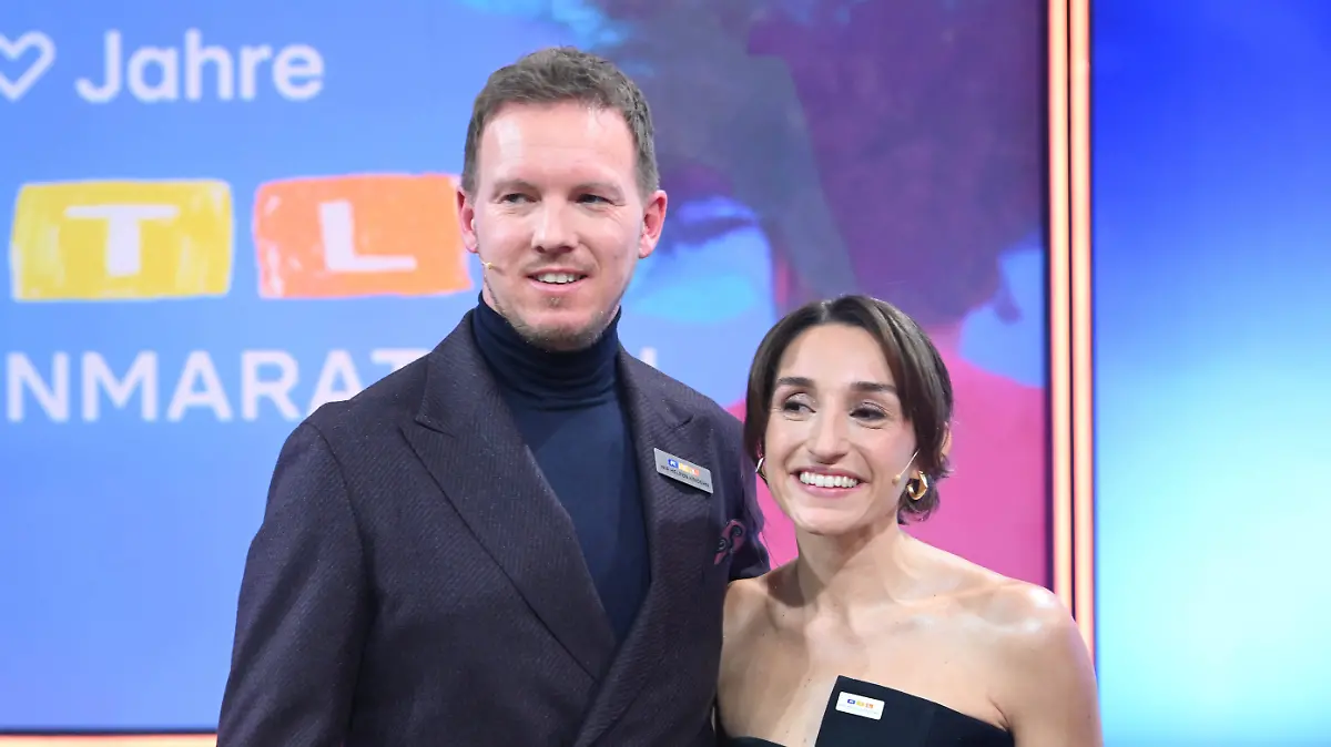 20.11.2025, Nordrhein-Westfalen, Hürth: Bundestrainer Julian Nagelsmann und seine Freundin Lena Wurzenberger nehmen am 30. RTL-Spendenmarathon teil. 