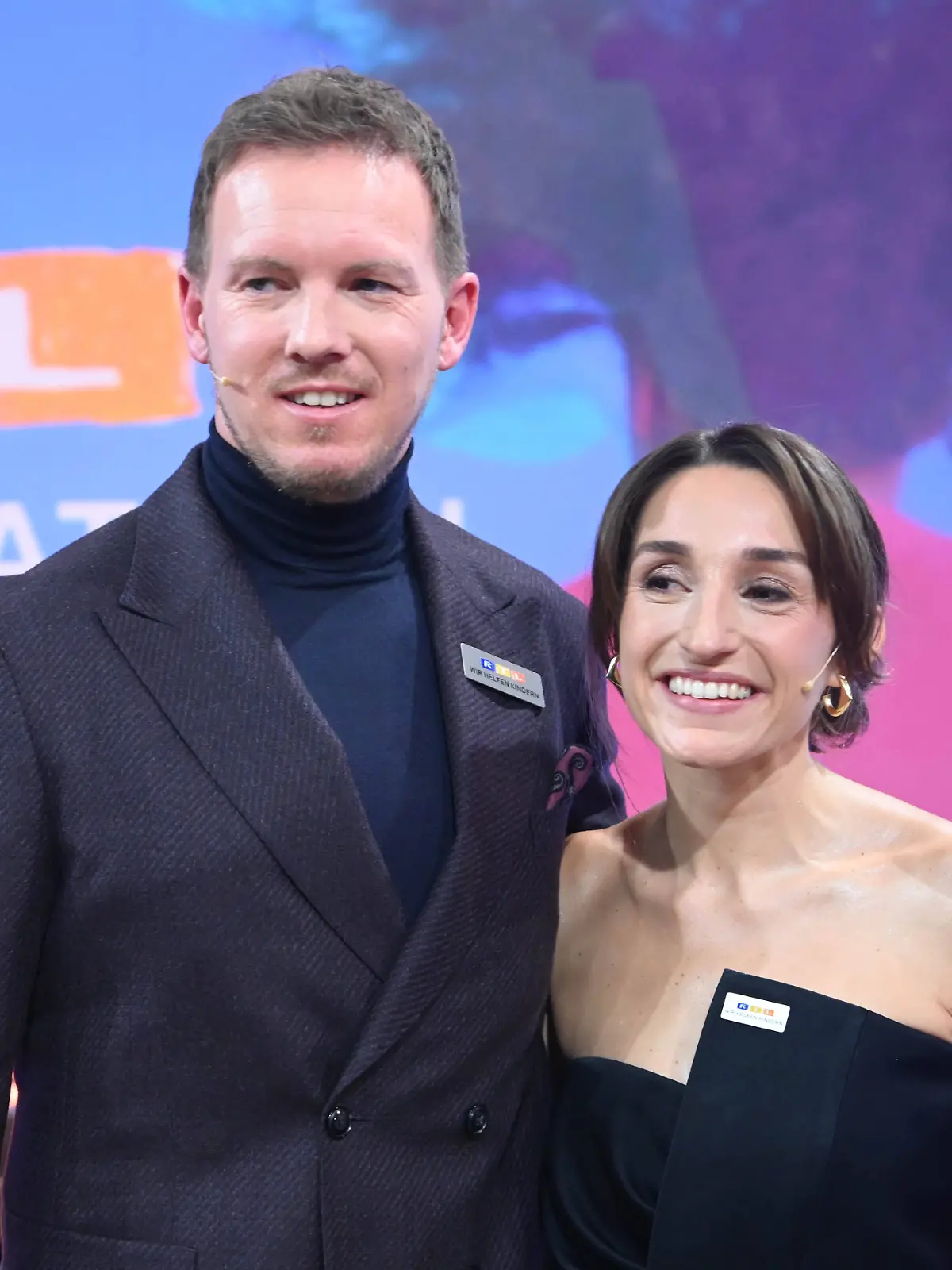 20.11.2025, Nordrhein-Westfalen, Hürth: Bundestrainer Julian Nagelsmann und seine Freundin Lena Wurzenberger nehmen am 30. RTL-Spendenmarathon teil. 