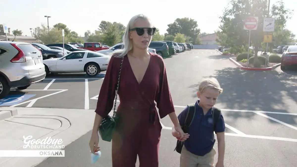 Milan ist mäßig begeistert vom ersten Schultag Oksana im Stress