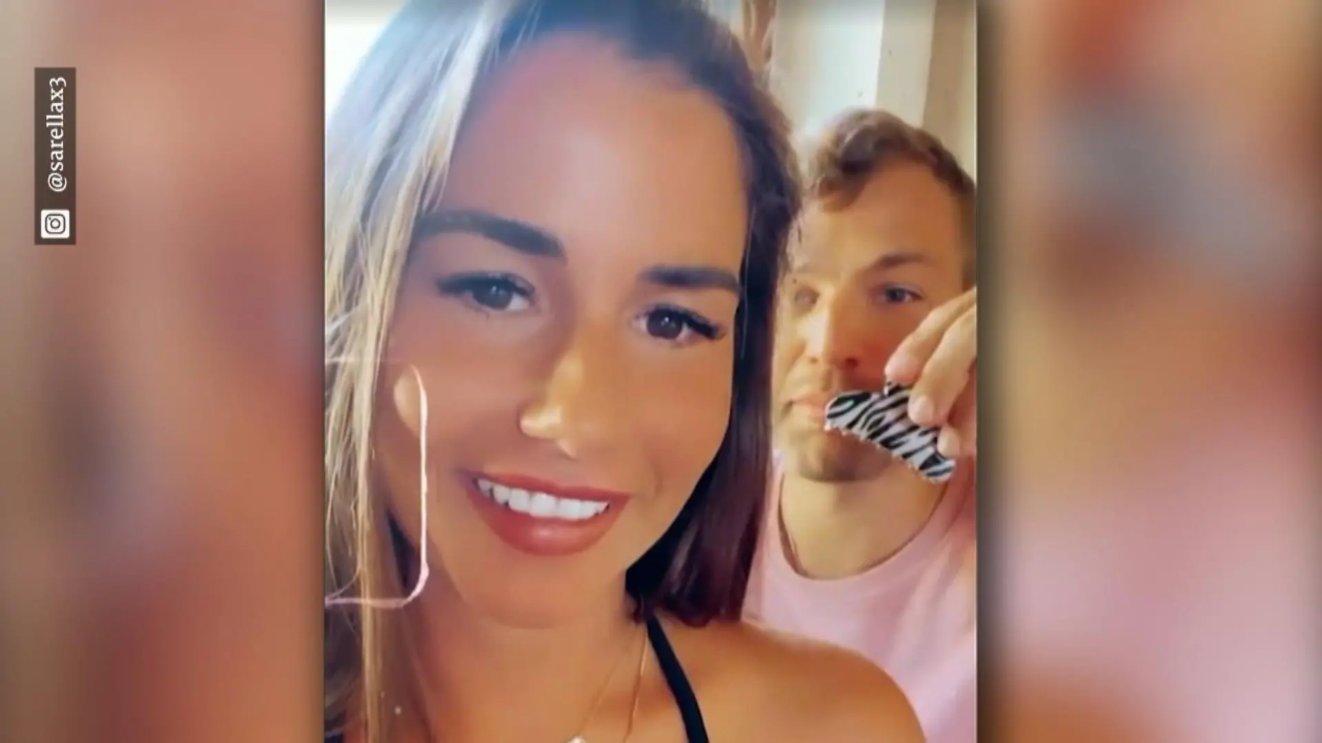 Julian Engels macht seiner Sarah die Haare Weil sie sich das Handgelenk angebrochen hat