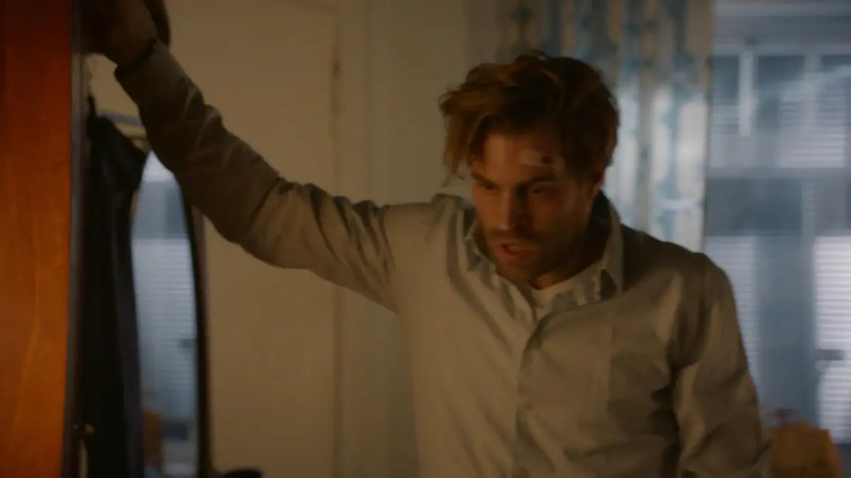 Julian verliert die Kontrolle über sich selbst.