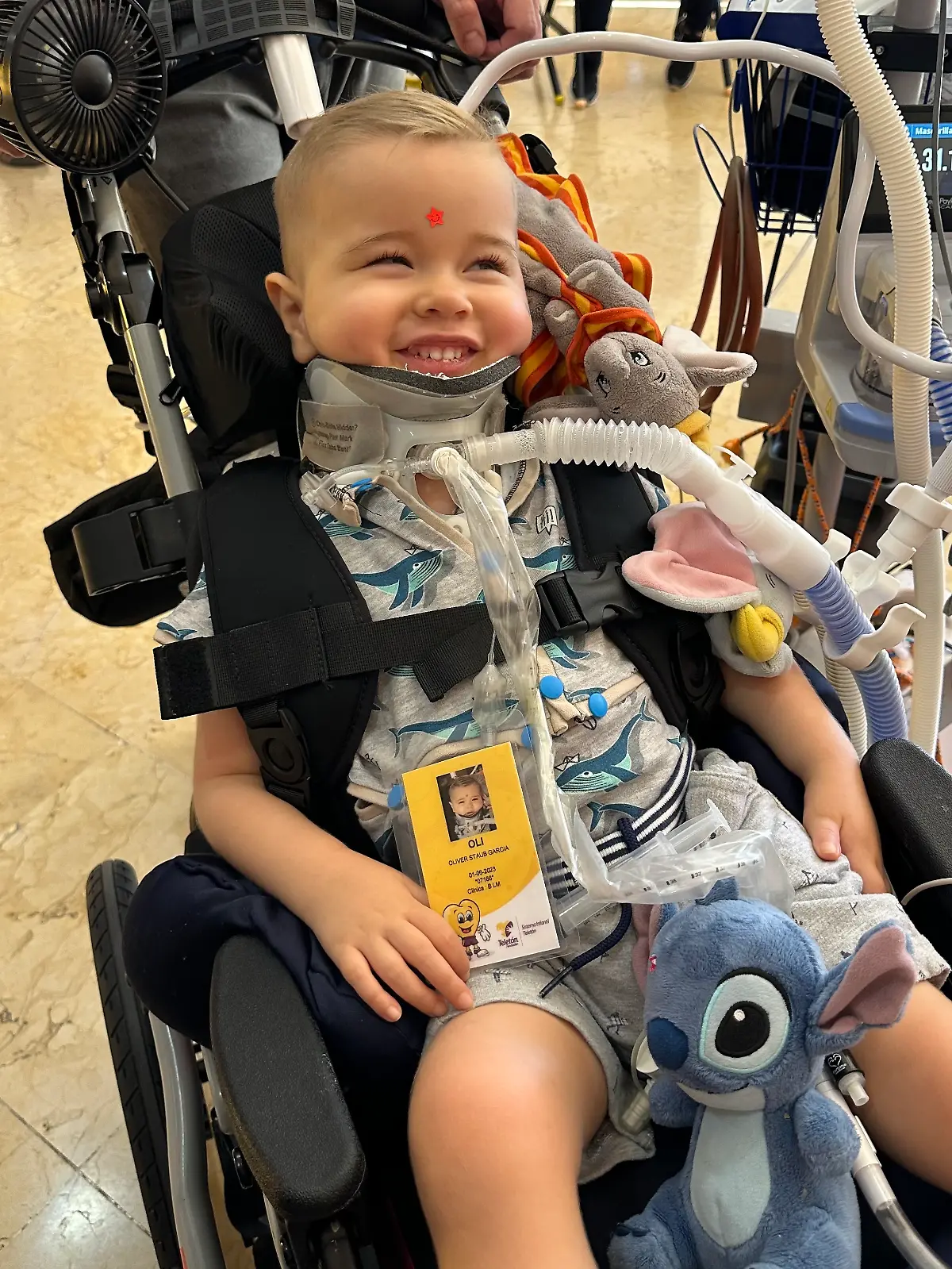 Der kleine Olli sitzt seit dem Horror-Unfall in einem Rollstuhl.