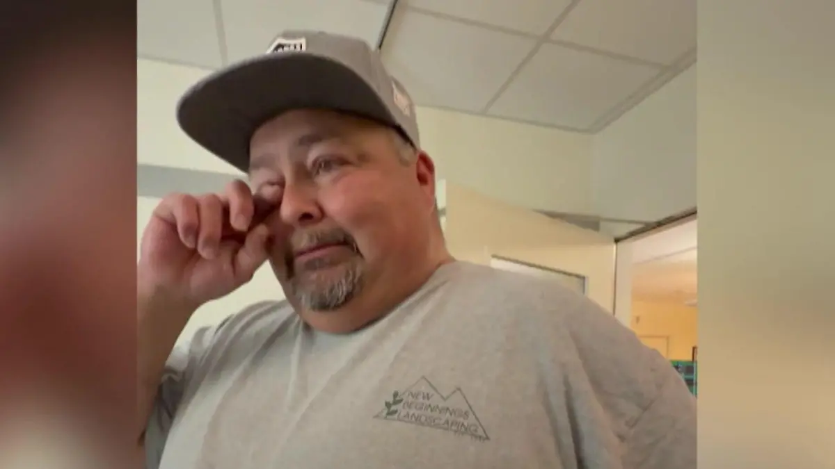 Kalifornien-USA-Emotionale-berraschung-Stieftochter-ehrt-ihren-Ziehpapa-mit-einer-gro-en-Ehre