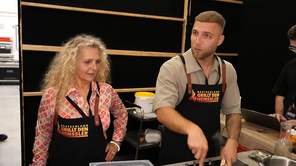 Deep-Talk mit Filip Pavlovic und seiner Mama Bei „Europa grillt den Henssler“ in der Küche