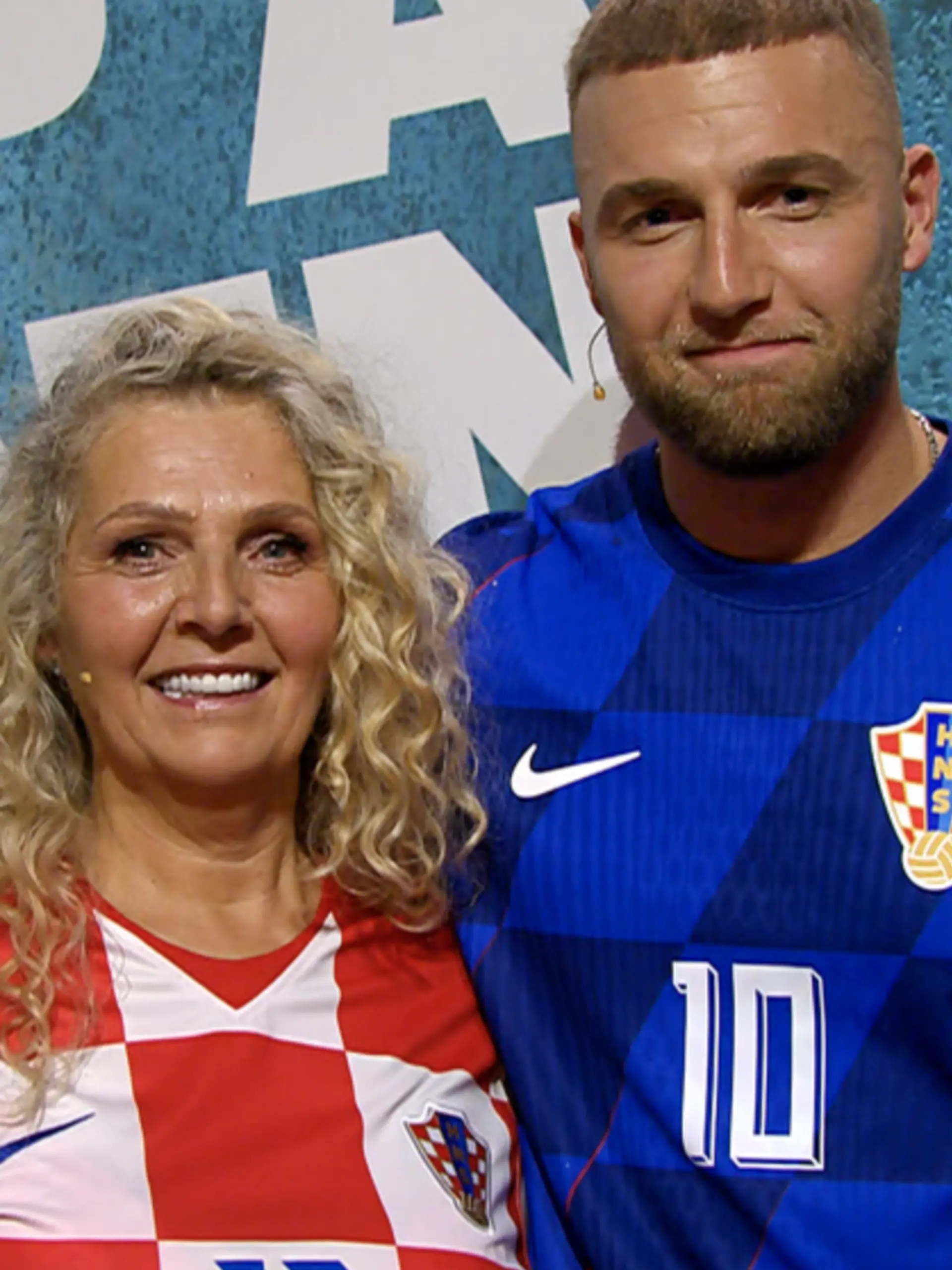 Filip und seine Mama gemeinsam bei „Europa grillt den Henssler”.