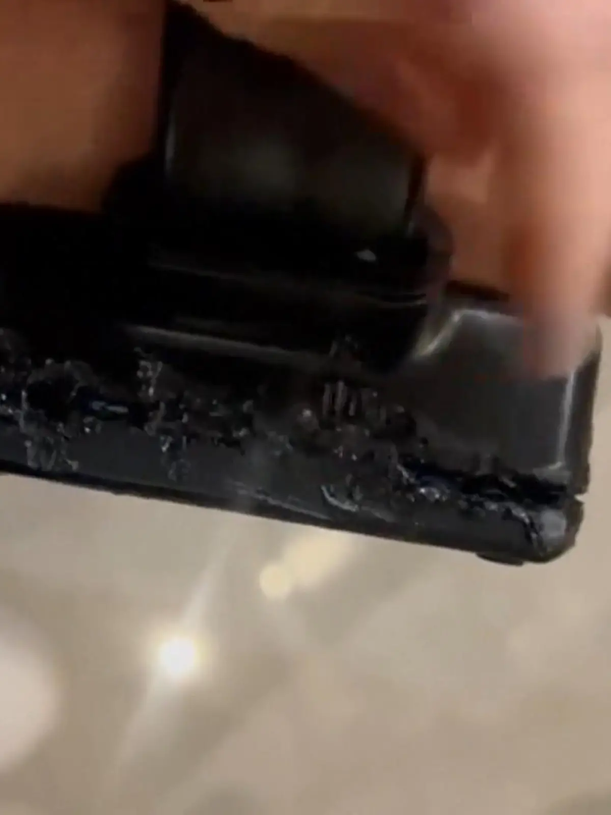 Bild zu: "Nur ein Versehen?! Ex-Präsident will Fußfessel mit Lötkolben öffnen"