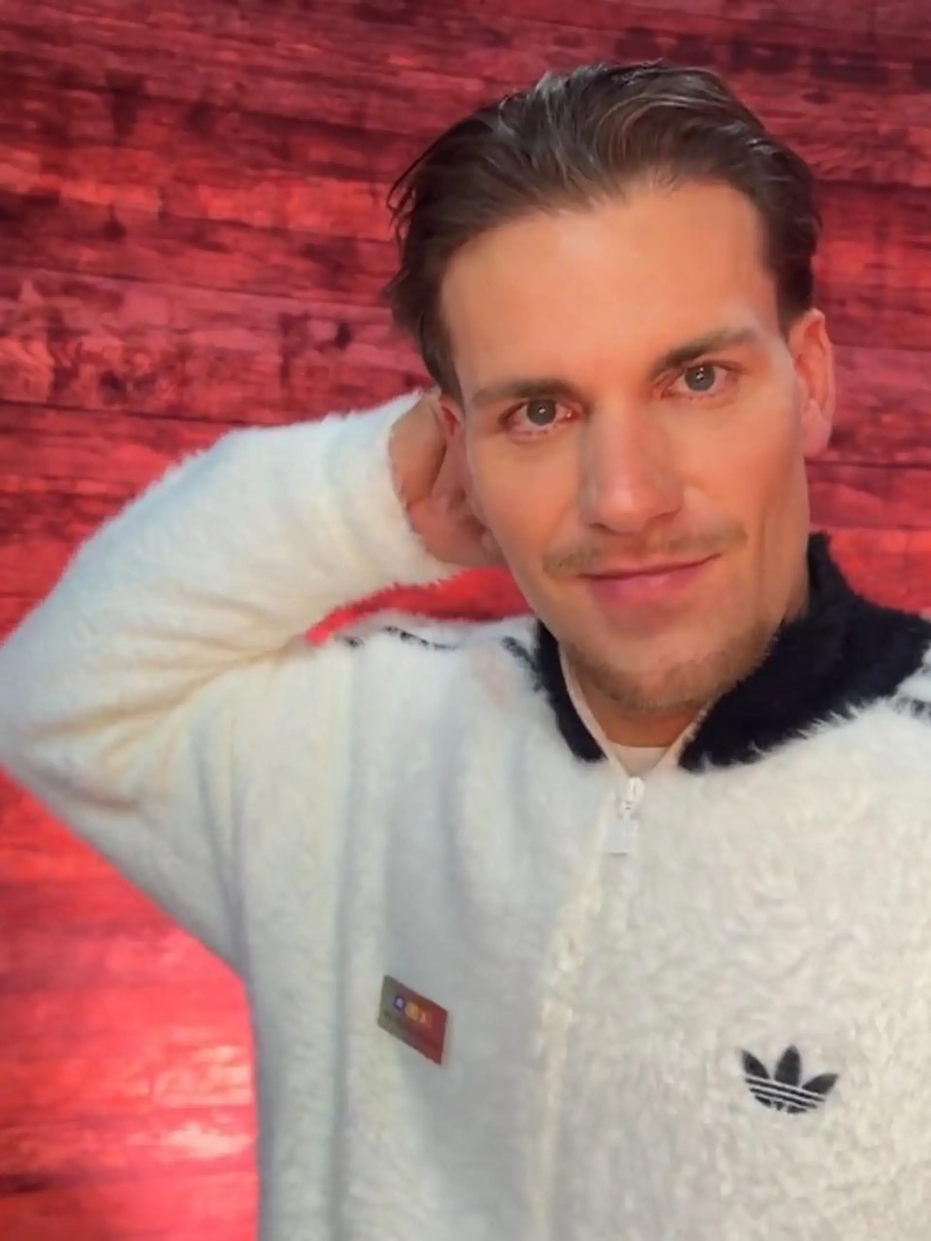 Bild zu: "Wie bitte?! Bachelor Felix Stein auf Dating-App gesperrt"