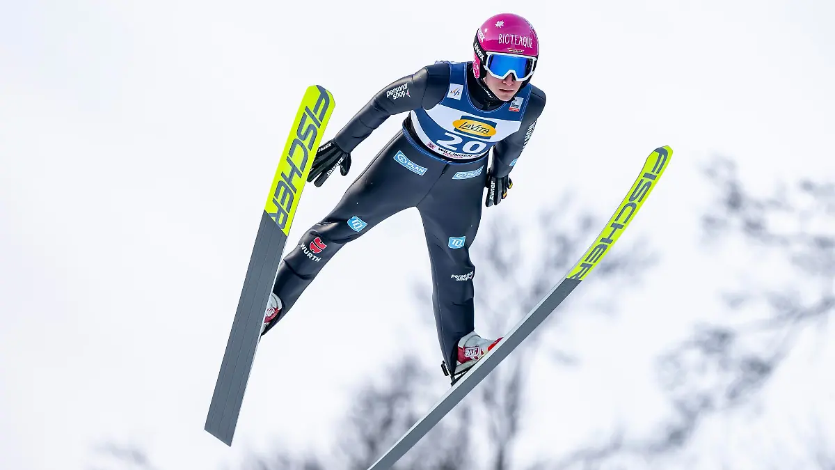 Felix-Hoffmann-springt-auf-Rang-drei-Wellinger-entt-uscht