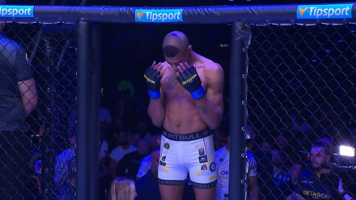 Er zieht die Blicke auf sich! Ronaldo-Frise bei MMA-Event Fußball-Fans werden sich erinnern