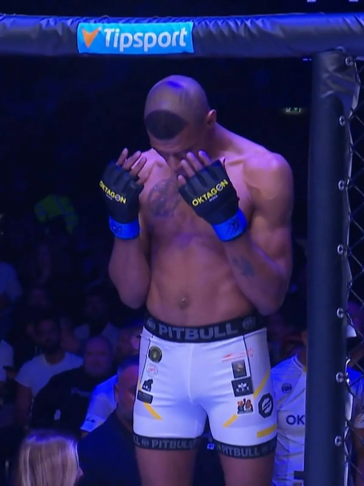 Bild zu: "Er zieht die Blicke auf sich! Ronaldo-Frise bei MMA-Event"